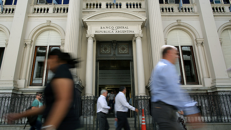 El Banco Central vendió US$45,5 millones para contener el dólar y evitar que supere el techo de banda